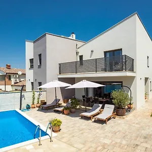 https://villa-leonardo-vrznaveri.in-istria.net
