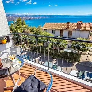 https://apartment-des4u.primorje-gorskikotar.com